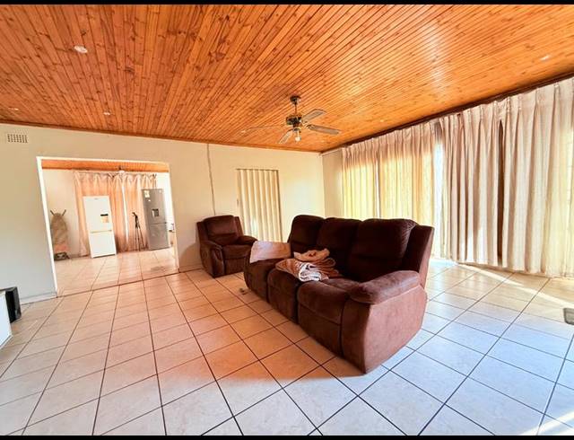 3 BEDROOM HOUSE FOR SALE IN VANDERBIJLPARK CW 3